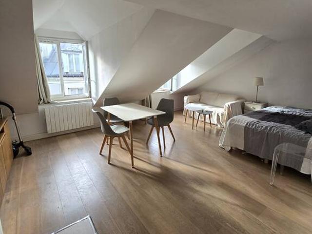 Location Appartement Rue Dauphine, Paris