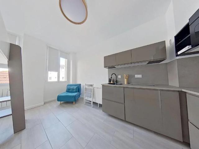 Location Appartement Rue d'Aligre, Paris