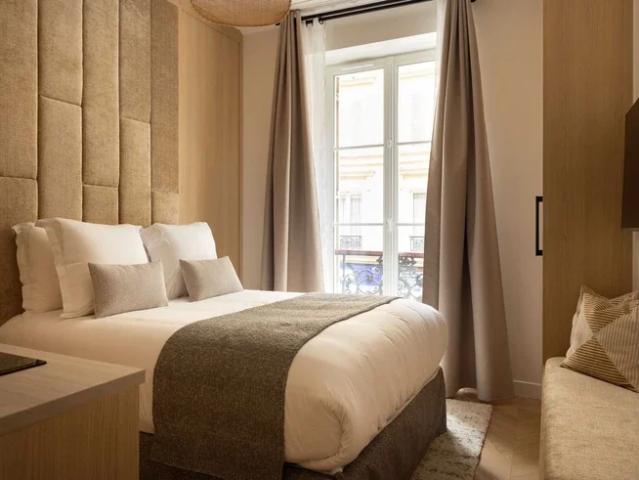 Location Appartement Rue d'Amsterdam, Paris
