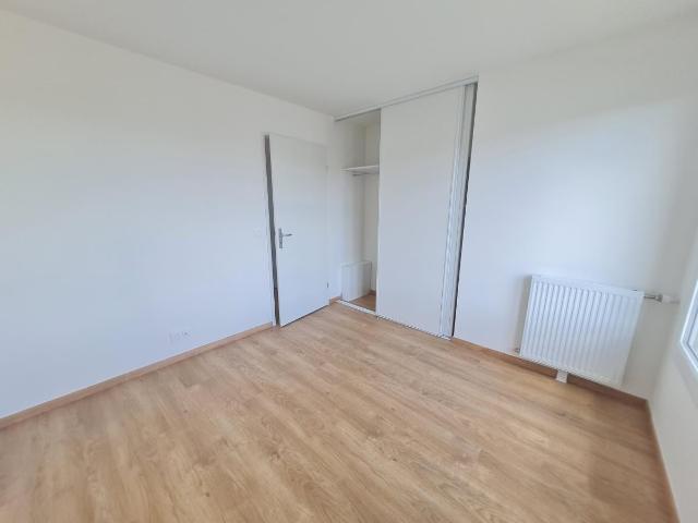 Location Appartement Rue Daniel Bricon, Épône