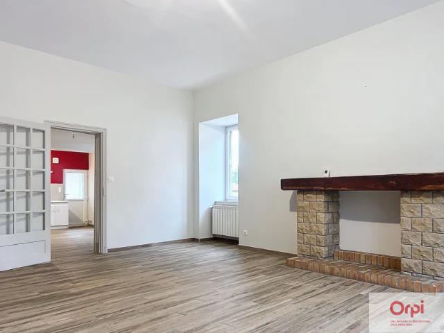 Location Appartement Rue de Courtais, Montmarault