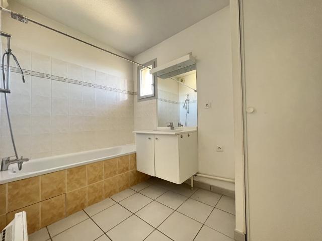 Location Appartement Rue de Camonil, Rodez