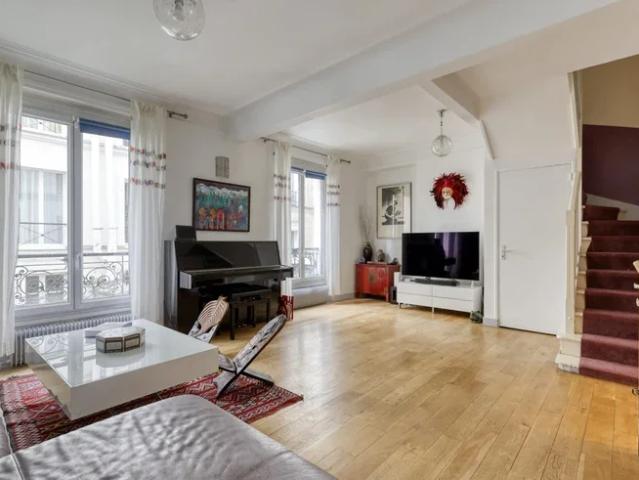Location Appartement Rue de Chabrol, Paris
