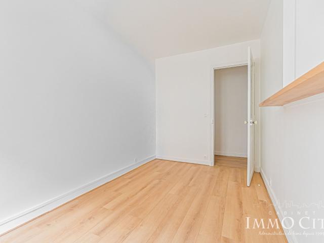 Location Appartement Rue de Chambéry, Paris