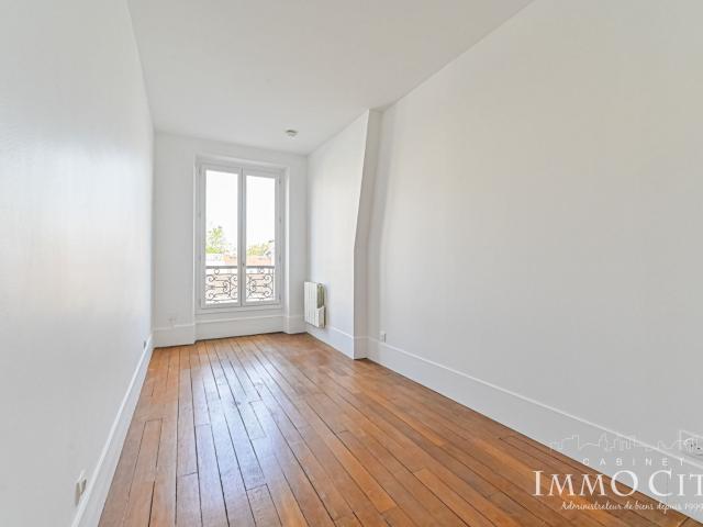 Location Appartement Rue de Chambéry, Paris