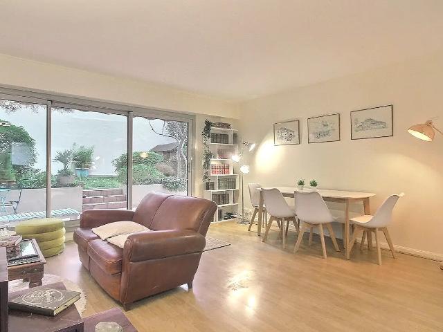 Location Appartement Rue de Charenton, Paris