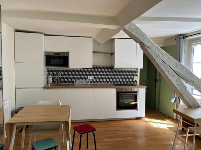 Location Appartement Rue de Charenton, Paris
