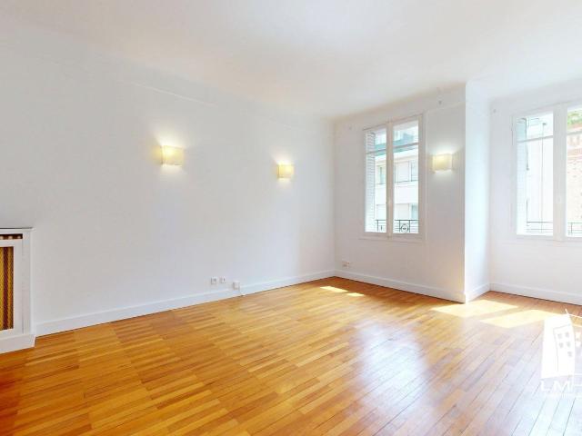 Location Appartement Rue de Civry, Paris