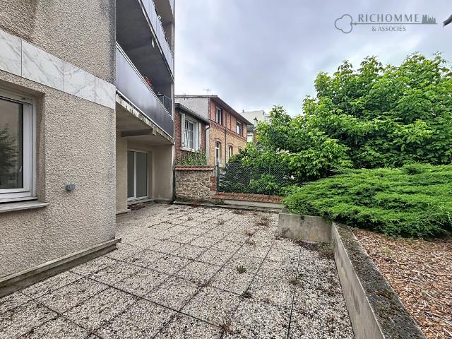 Location Appartement Rue De Cléry, Paris