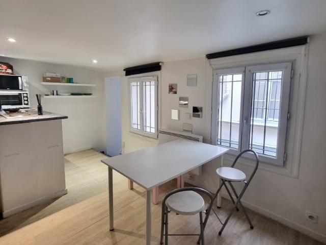Location Appartement Rue de Cléry, Paris