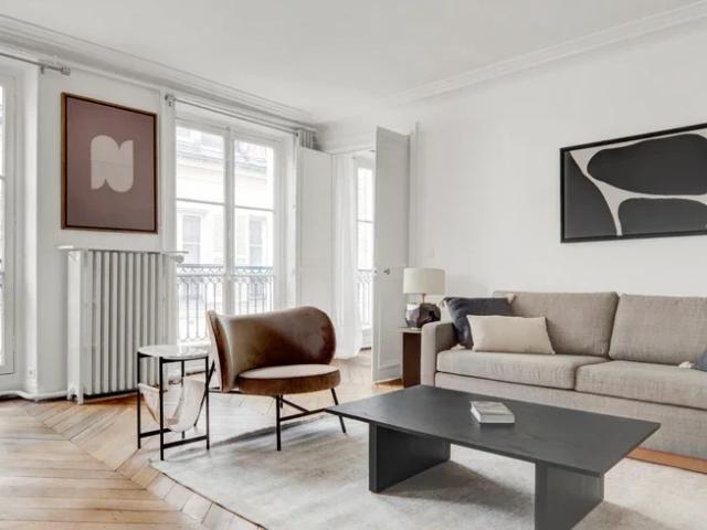 Location Appartement Rue de Bourgogne, Paris