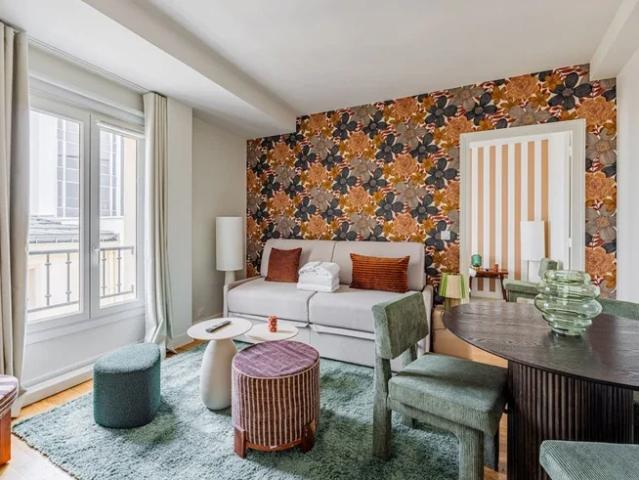 Location Appartement Rue de Bassano, Paris