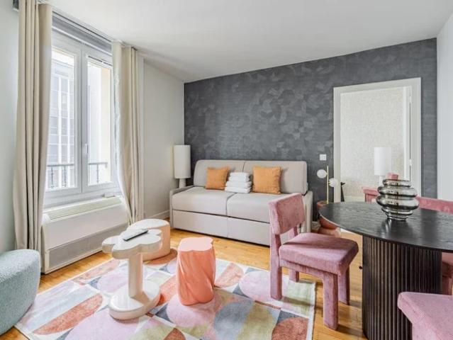 Location Appartement Rue de Bassano, Paris