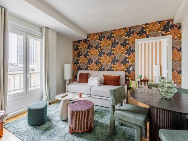 Location Appartement Rue de Bassano, Paris