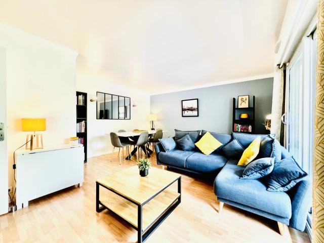 Location Appartement Rue de Bezons, Courbevoie