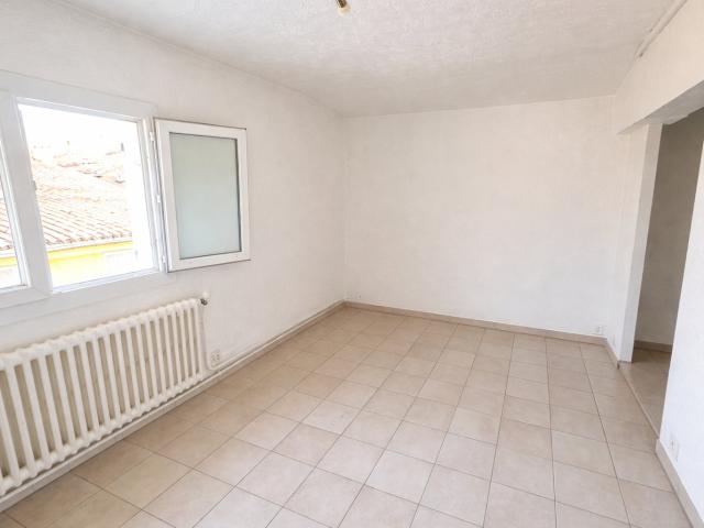 Location Appartement Rue de Bédarrides, Aix en Provence