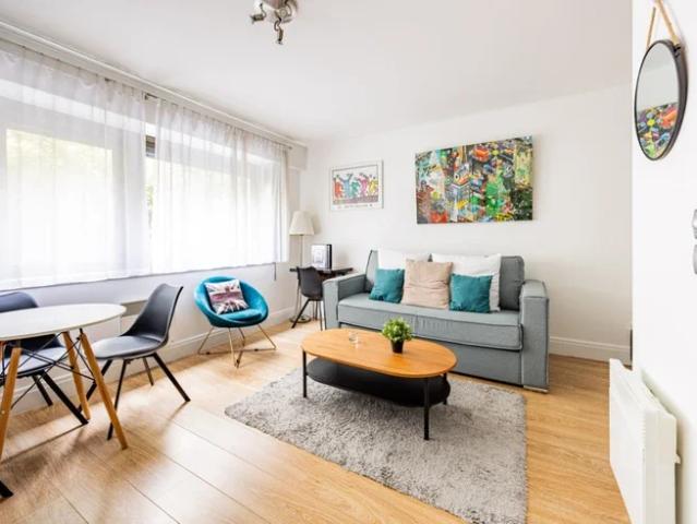 Location Appartement Rue de Berri, Paris