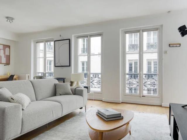 Location Appartement Rue de Berri, Paris