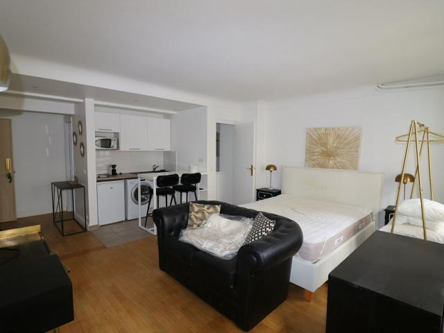 Location Appartement Rue de Berri, Paris