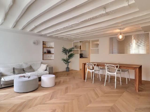 Location Appartement Rue de Grenelle, Paris