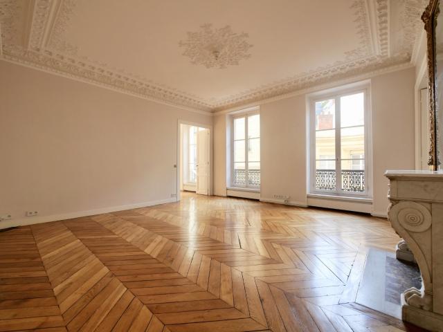 Location Appartement Rue de Grenelle, Paris