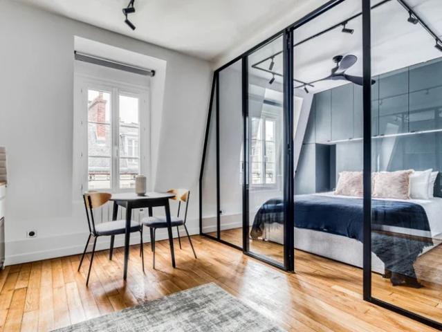 Location Appartement Rue de Grenelle, Paris