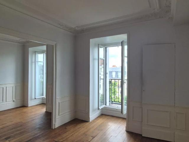 Location Appartement Rue de Grenelle, Paris