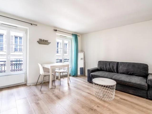 Location Appartement Rue de Grenelle, Paris