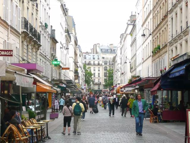 Location Appartement Rue de Grenelle, Paris