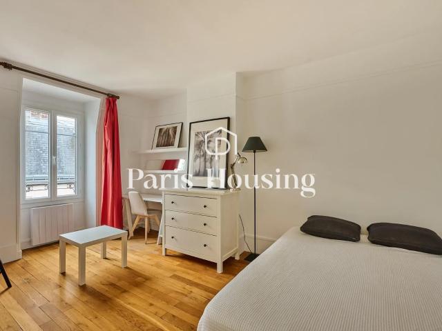 Location Appartement Rue de Grenelle, Paris