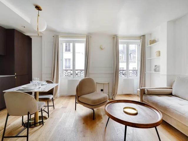 Location Appartement Rue de Grenelle, Paris
