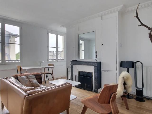 Location Appartement Rue de Grenelle, Paris