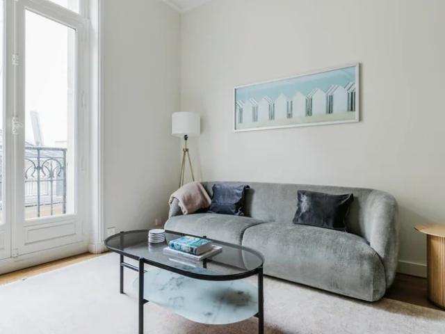 Location Appartement Rue de Grenelle, Paris