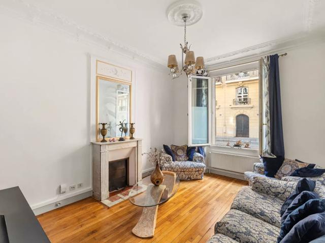 Location Appartement Rue de Grenelle, Paris