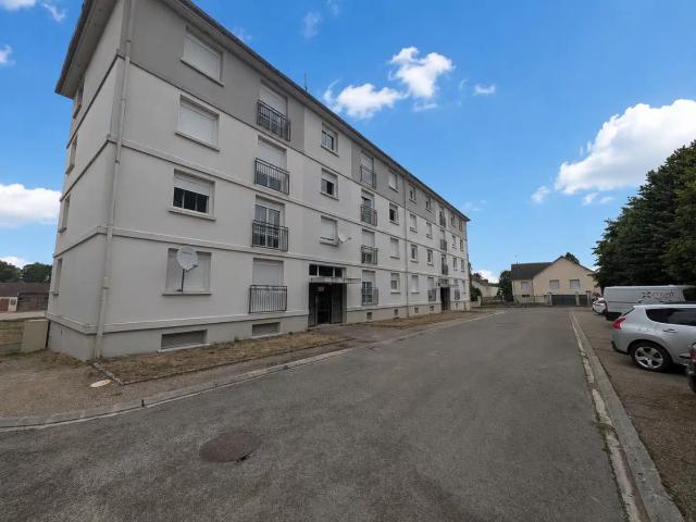 Location Appartement Rue De Faverolles, Crancey