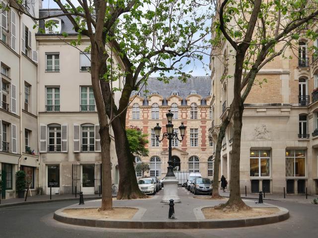 Location Appartement Rue de Furstemberg, Paris