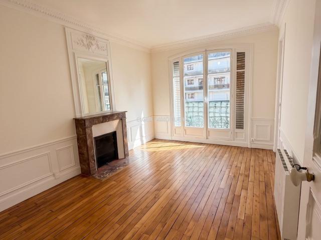 Location Appartement Rue de Lourmel, Paris