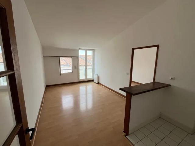 Location Appartement Rue de l'Ouvrage à Cornes, La Rochelle