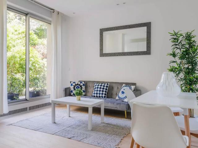Location Appartement Rue de Longchamp, Paris