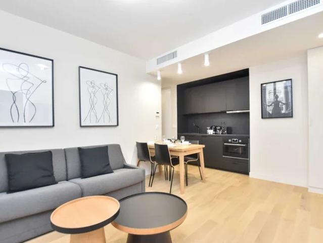 Location Appartement Rue de Longchamp, Paris