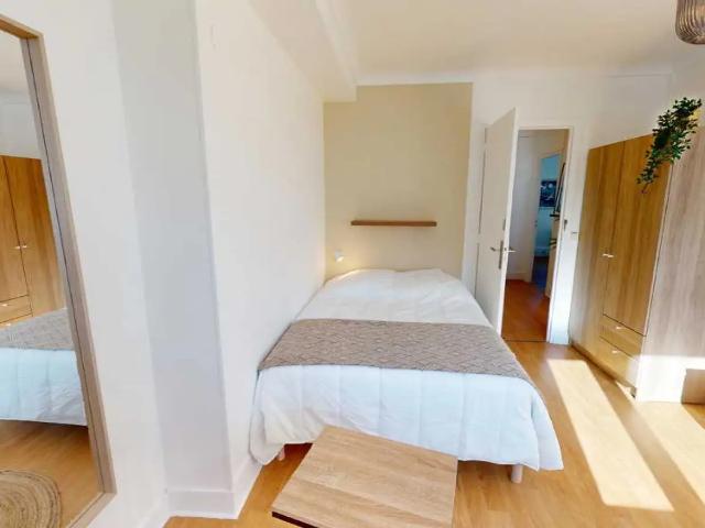Location Appartement Rue de la Crèche, Paris