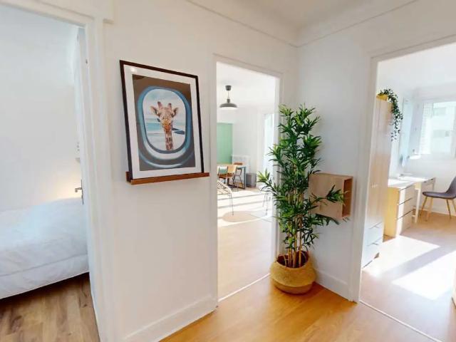 Location Appartement Rue de la Crèche, Paris
