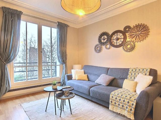 Location Appartement Rue de la Croix Nivert, Paris