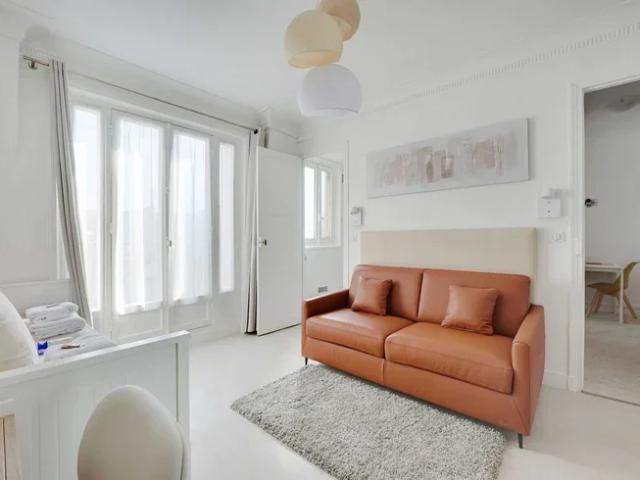 Location Appartement Rue de la Croix Nivert, Paris