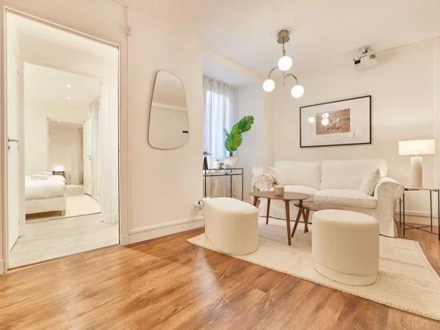Location Appartement Rue de la Croix Nivert, Paris