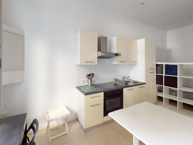 Location Appartement Rue de la Bienfaisance, Nîmes