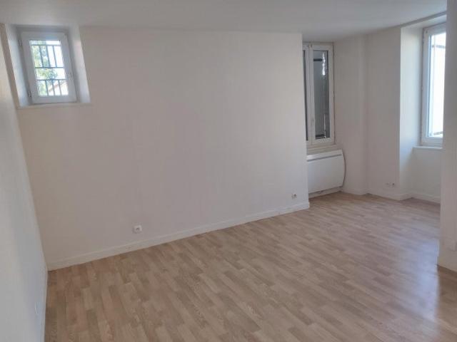 Location Appartement Rue de la Gare, Neuvy Pailloux