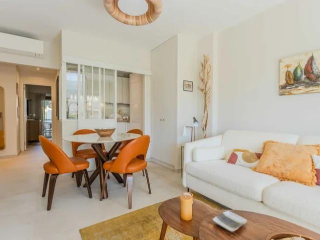 Location Appartement Rue de la Fontaine du Pin, Antibes