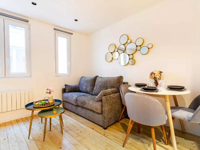 Location Appartement Rue de la Jonquière, Paris