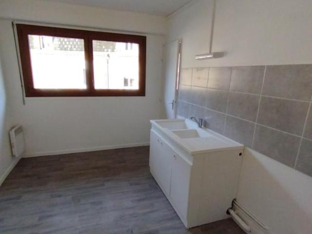Location Appartement Rue de la Légende, Château Regnault
